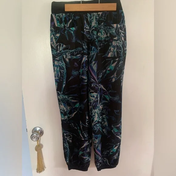 EUC✨ SILENCE + NOISE women's medium black silky funky jogger pants - Picture 2 of 11